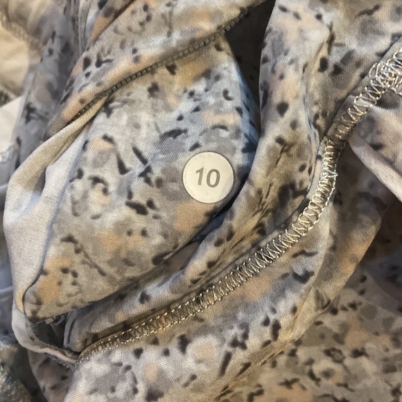 lululemon athletica shorts - size 10 - Picture 3 of 5